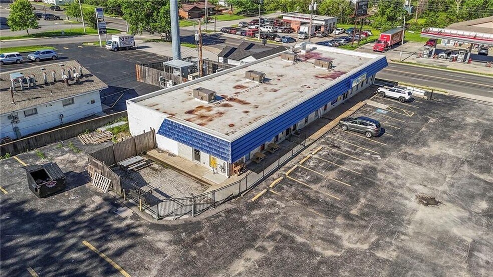 More Photos Of 4545 N Brighton Ave, Kansas City Bar For Sale