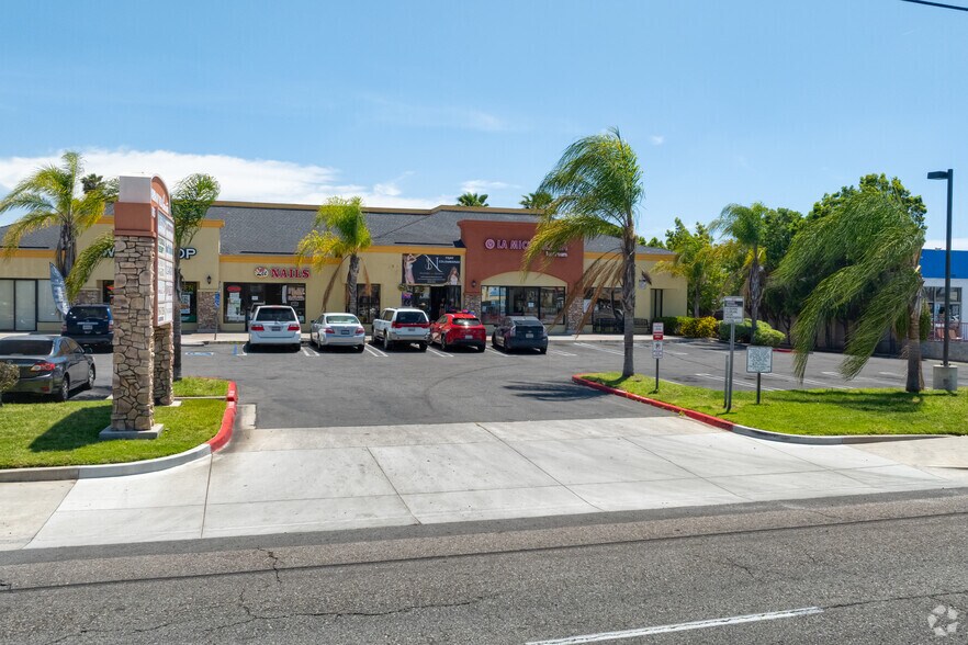More Photos Of 1815 E Valley Pky, Escondido Storefront For Sale