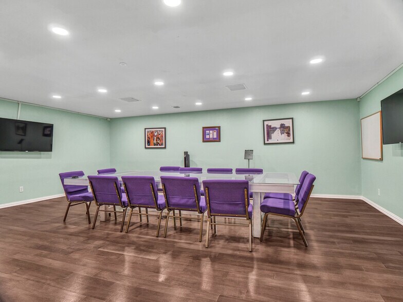 More Photos Of 824 W Pipeline Rd, Hurst Religious Facility For Sale
