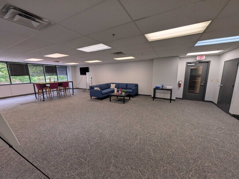 More Photos Of 1321 Murfreesboro Pike, Nashville Office For Lease
