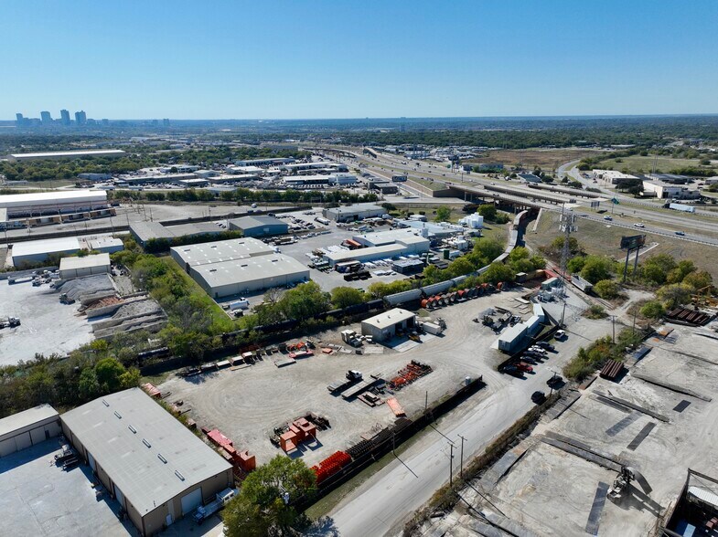 More Photos Of 2420 NE 35th St, Fort Worth Service For Lease