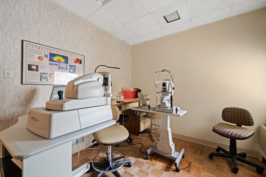 More Photos Of 111 N Wabash Ave, Chicago Office For Sale