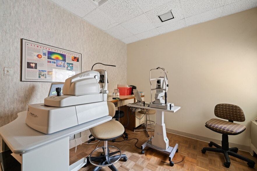 More Photos Of 111 N Wabash Ave, Chicago Office For Sale