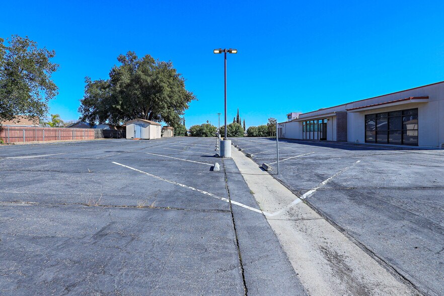 More Photos Of 971 E Broadway Ave, Atwater Office For Lease