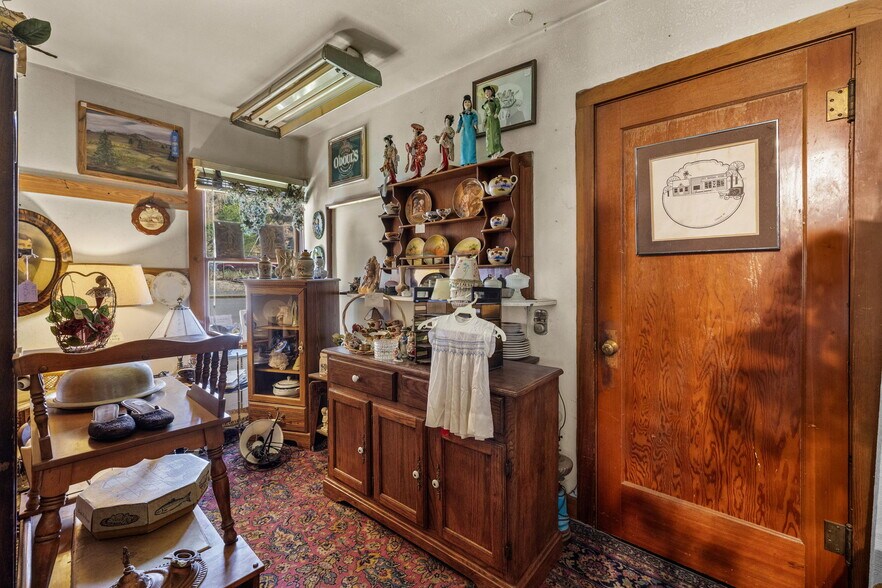 More Photos Of 234 S Canyon Blvd, John Day Freestanding For Sale