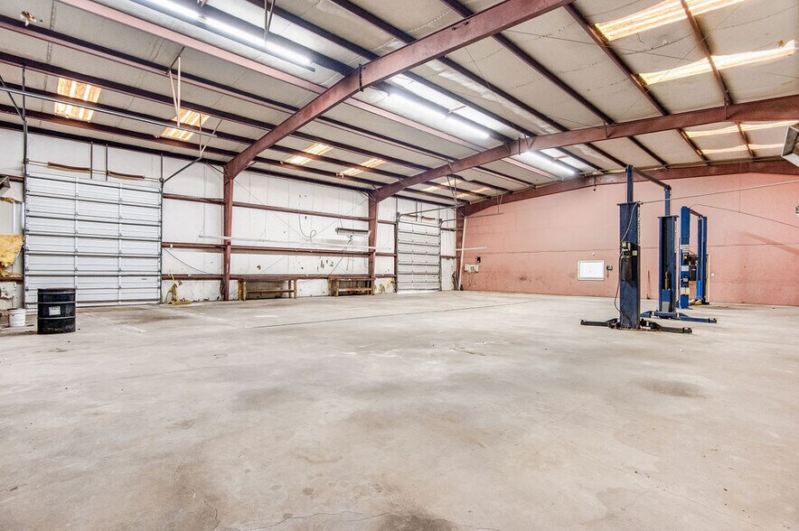 More Photos Of 1197 Piney Green Rd, Jacksonville Auto Repair For Lease