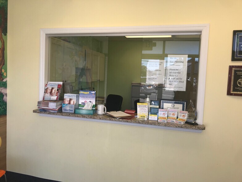 More Photos Of 535 S Broadway, Hicksville Office For Lease