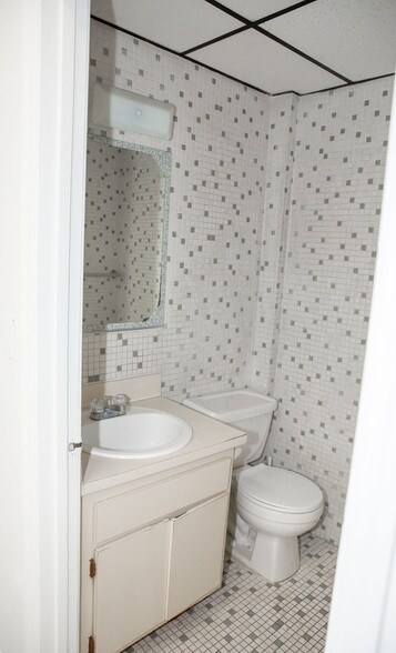 More Photos Of 7311-7323 NW 12th St, Miami Light Distribution For Sale