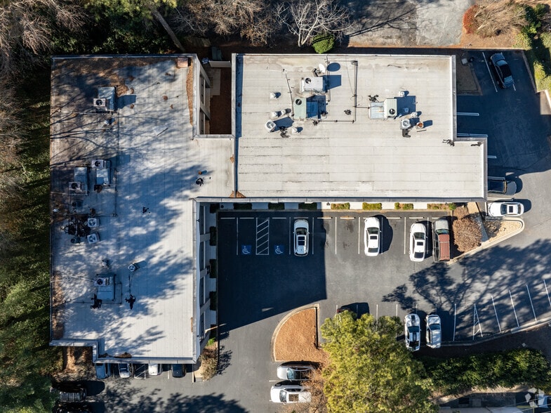 More Photos Of 3020 Roswell Rd NE, Marietta Medical For Lease