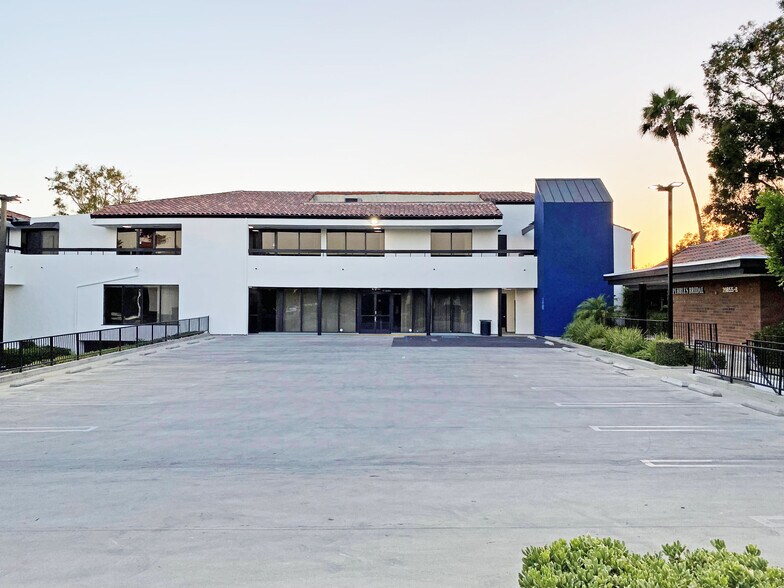 More Photos Of 20833-20861 Ventura Blvd, Woodland Hills Storefront Retail Office For Lease