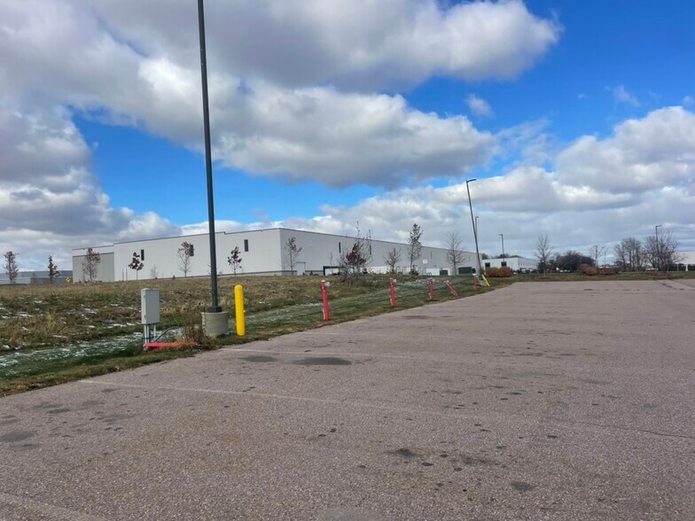 More Photos Of 3841 Merchant St, Madison Truck Terminal For Sale