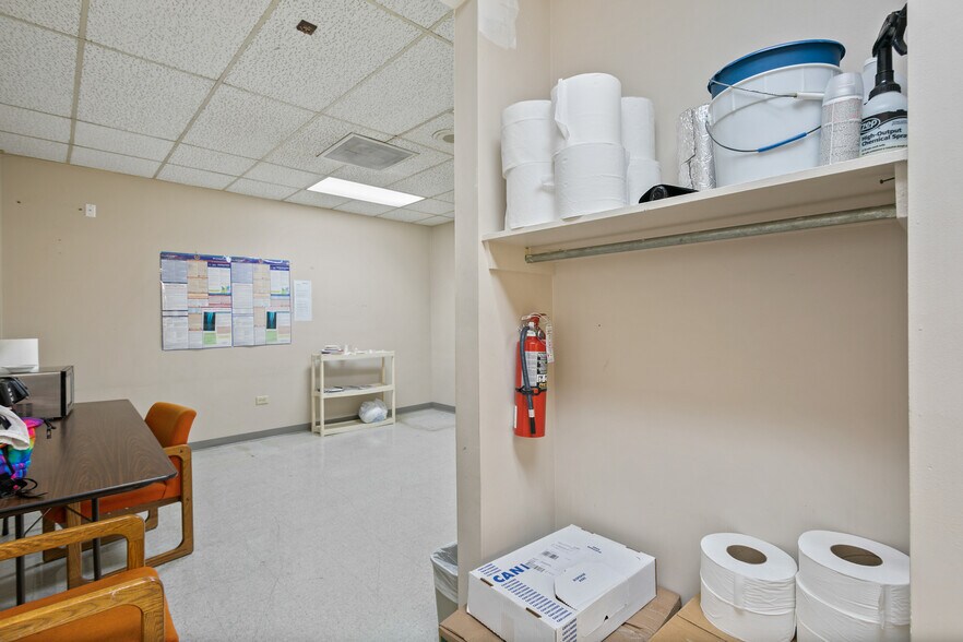 More Photos Of 6545 Normandy Blvd, Jacksonville Storefront Retail Office For Lease