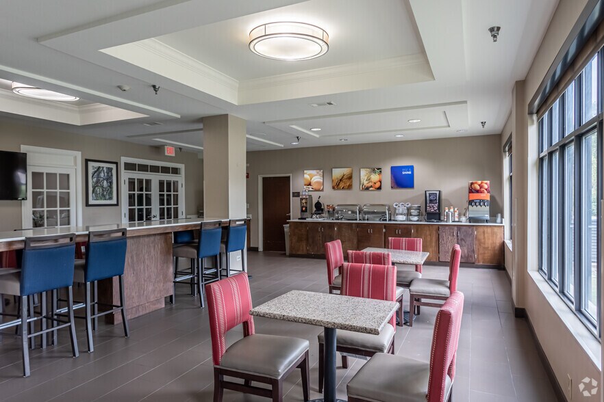 More Photos Of 3620 Camden Rd, Pine Bluff Hotel For Sale