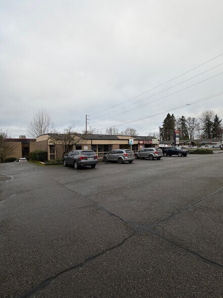 More Photos Of 818 39th Ave SW, Puyallup Office For Sale