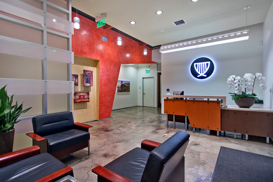 More Photos Of 3187 Airway Ave, Costa Mesa Light Manufacturing For Lease