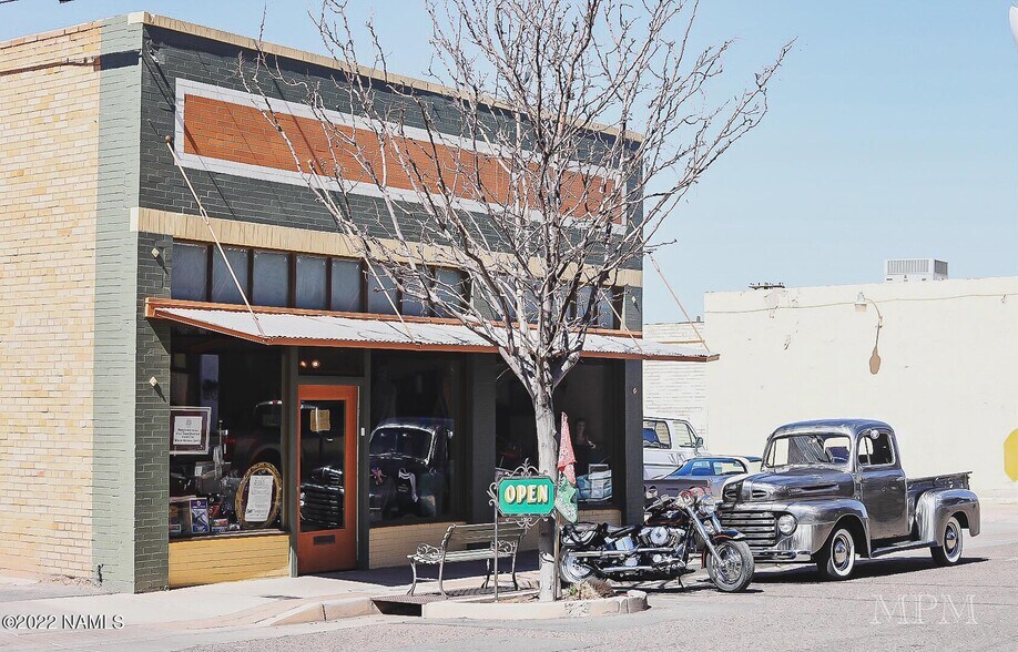 Primary Photo Of 213 N Kinsley Ave, Winslow Storefront For Sale