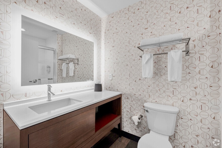 More Photos Of 3539 N Sam Houston Pky, Houston Hotel For Sale
