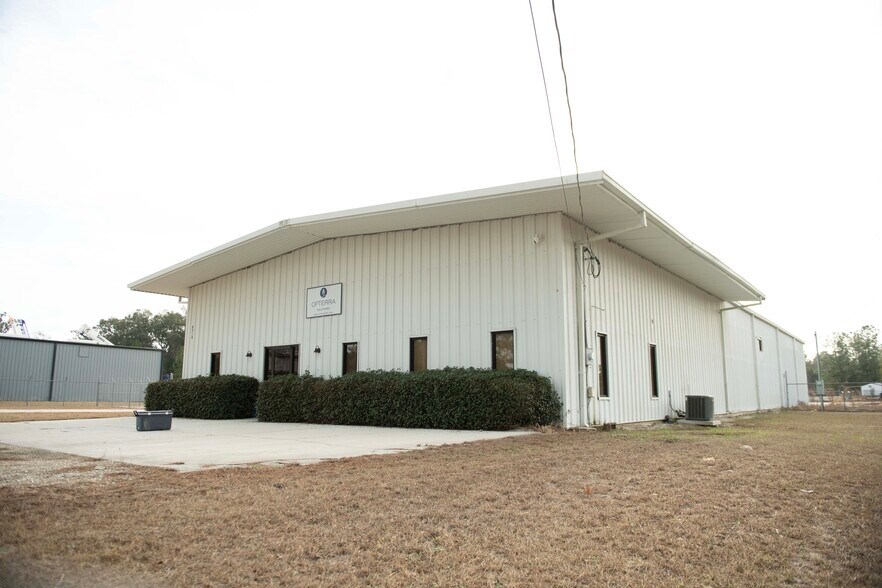 More Photos Of 4134 US 441, Lake City Light Manufacturing For Lease