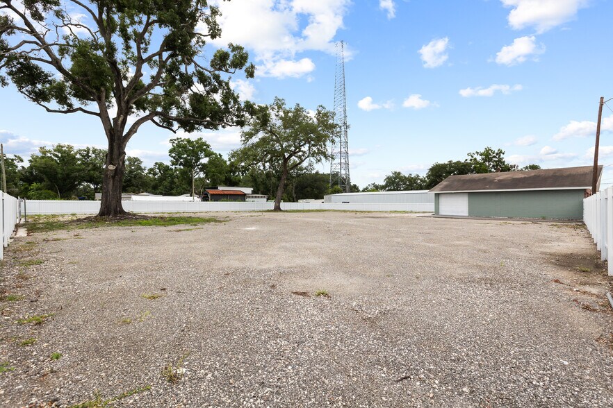 More Photos Of 7604 Broadway Ave, Tampa Freestanding For Lease