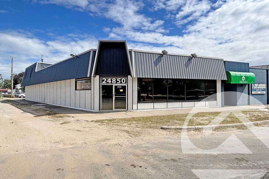 Primary Photo Of 24850 Gratiot Ave, Eastpointe General Retail For Lease