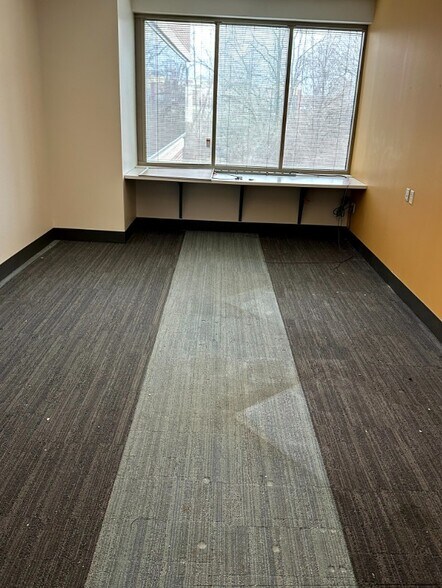 More Photos Of 200 NE Mulberry St, Lee's Summit Office For Lease