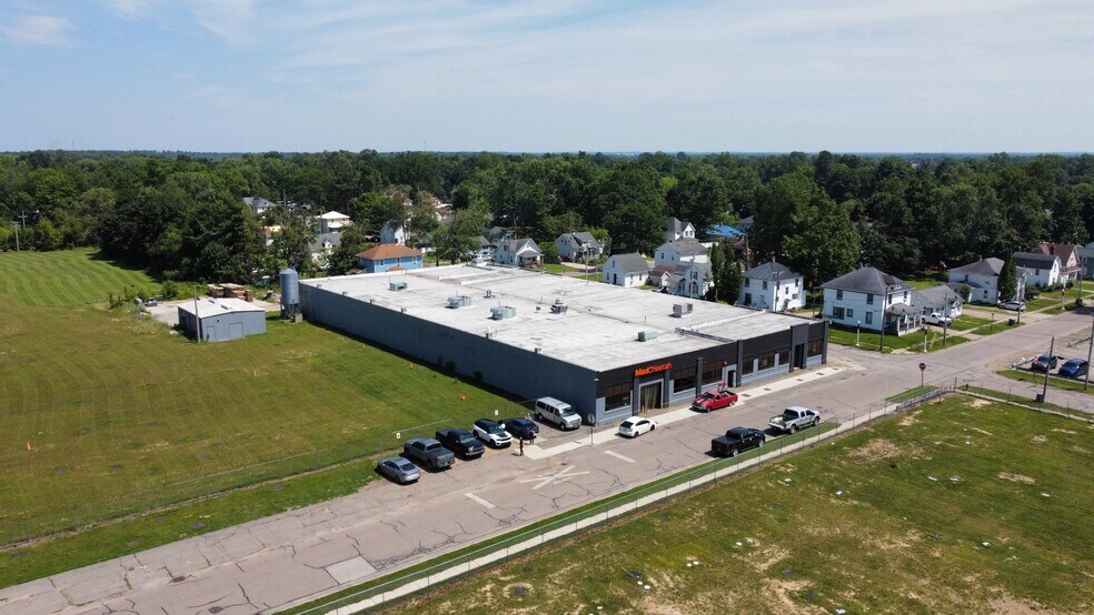 More Photos Of 309 N Prospect St, Sturgis Light Manufacturing For Sale