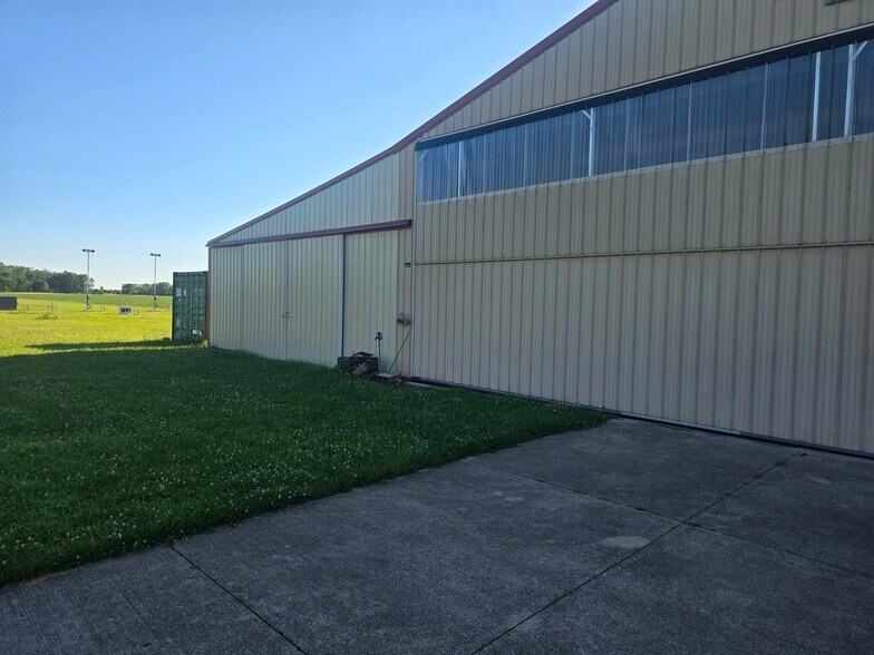 More Photos Of 4250 W 600 S, Pendleton Airplane Hangar For Sale