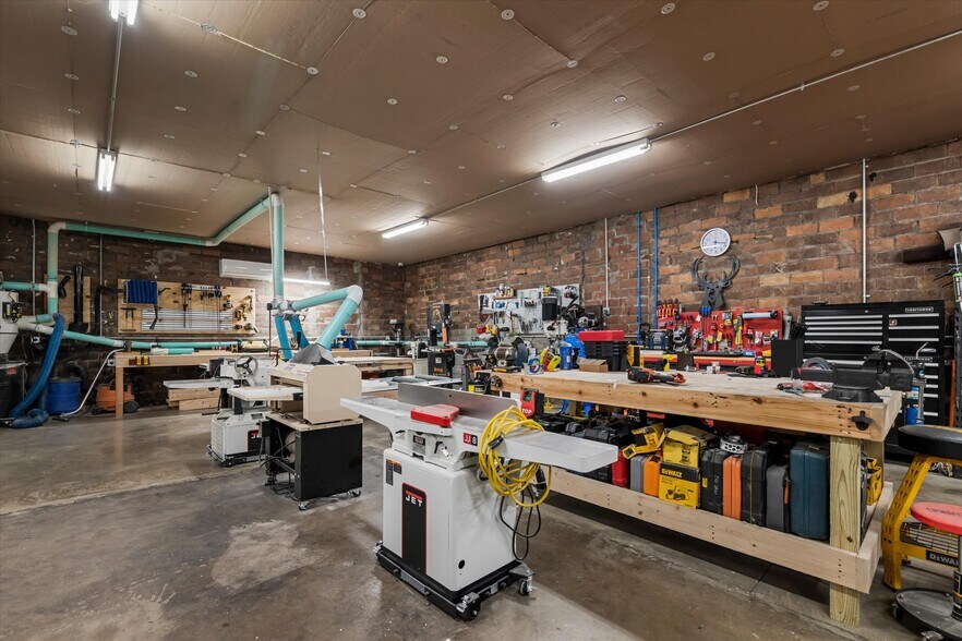 More Photos Of 6339 Old William Penn Highway hwy, Export Showroom For Sale
