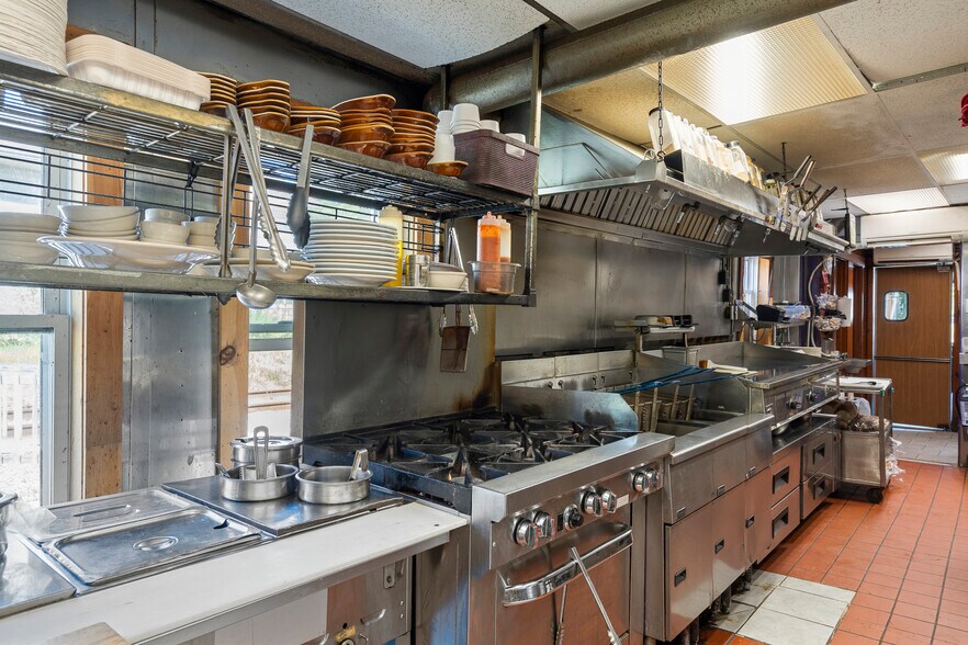 More Photos Of 64 Main St, Richmond Restaurant For Sale