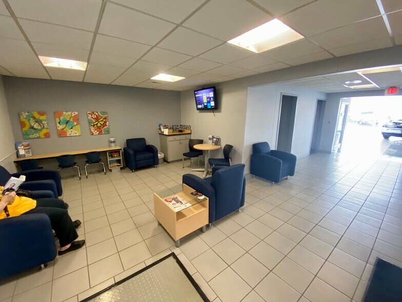 More Photos Of 1229 Country Club Mnr, Fairmont Auto Dealership For Sale