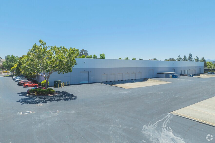 More Photos Of 6815-6851 Mowry Ave, Newark Warehouse For Lease