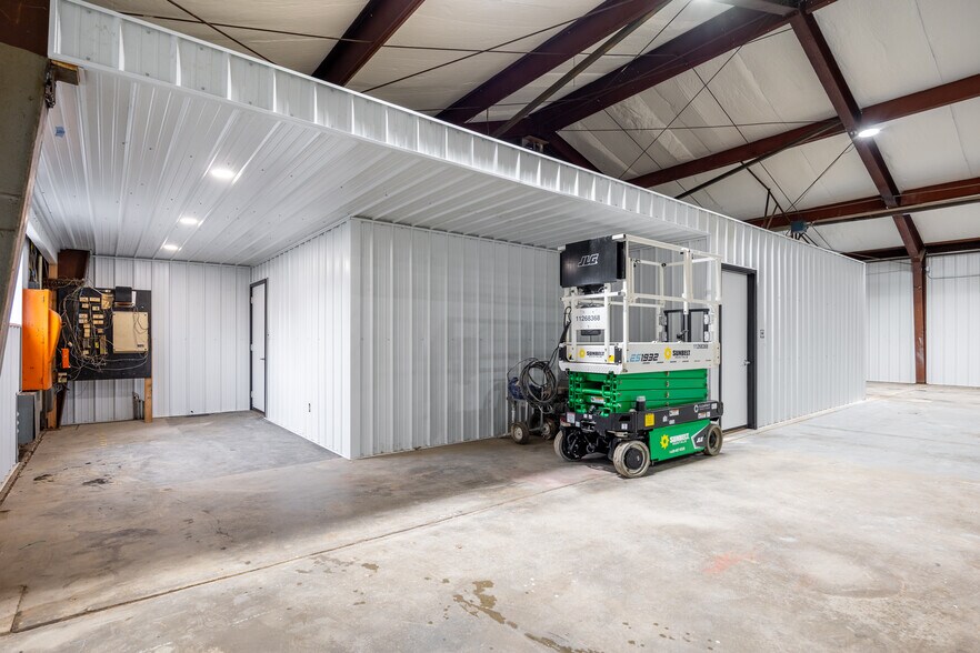 More Photos Of 1091 Stimmel Rd, Columbus Manufacturing For Lease