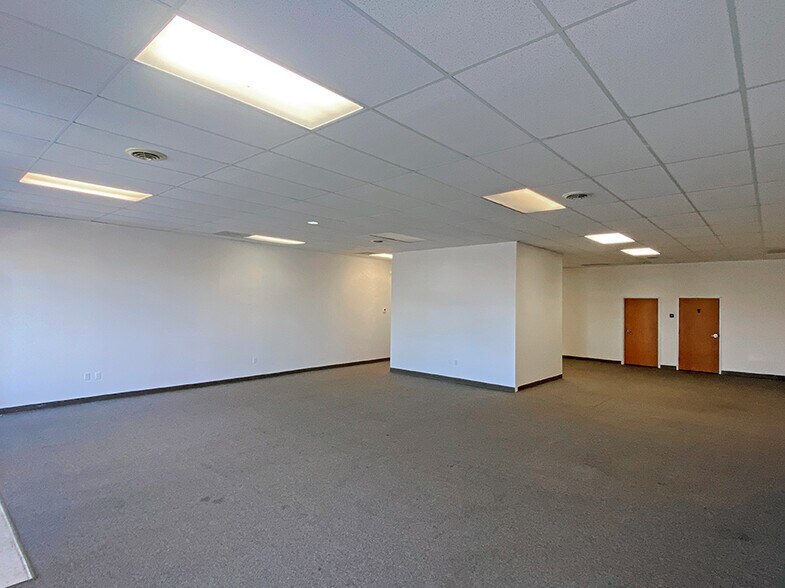 More Photos Of 1331 Jamie Ln, Waterloo Office For Lease