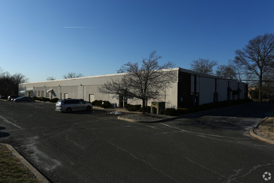 More Photos Of 370 Campus Dr, Somerset Office For Lease