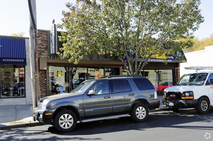 Primary Photo Of 332-334 New Dorp Ln, Staten Island Storefront For Lease
