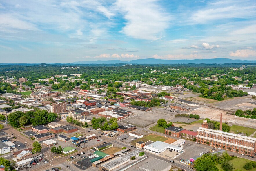 More Photos Of 395 S Ocoee St, Cleveland Showroom For Sale