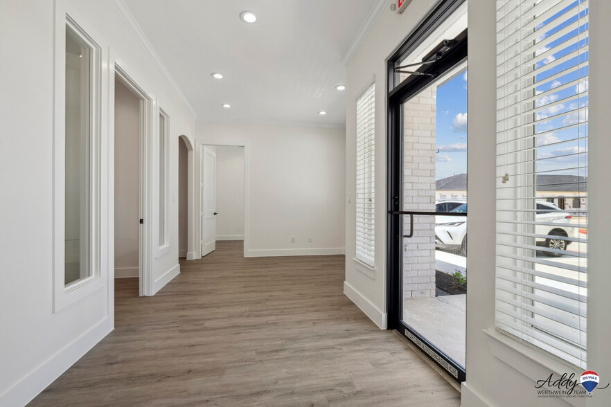 More Photos Of 18944 Kuykendahl Rd, Spring Office For Sale