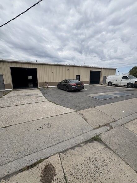 More Photos Of 61 Water St, Ossining Warehouse For Lease