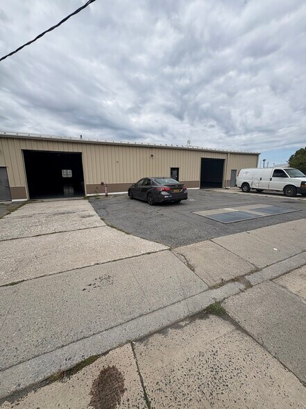 More Photos Of 61 Water St, Ossining Warehouse For Lease