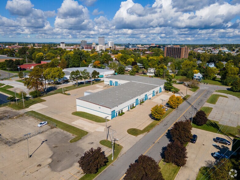 More Photos Of 630 E Bronson St, South Bend Light Distribution For Lease