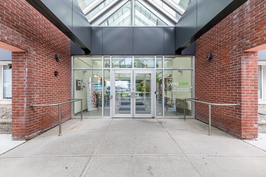 More Photos Of 240 Penetanguishene Rd, Midland Medical For Lease