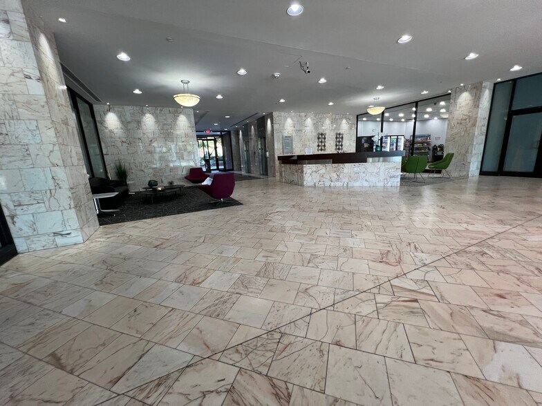 More Photos Of 433 N Summit St, Toledo Office For Lease