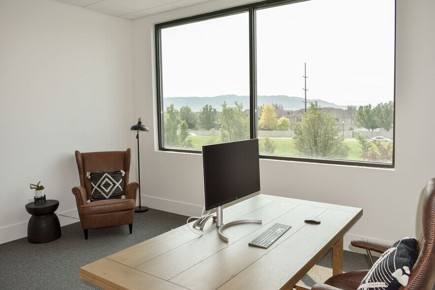 More Photos Of 10718 S Beckstead Ln, South Jordan Coworking Space