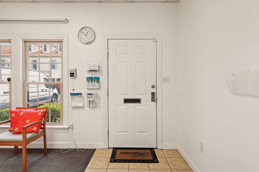More Photos Of 8407 Richmond Hwy, Alexandria Storefront For Sale