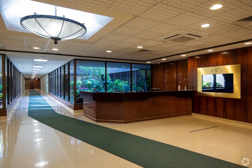 More Photos Of 98 Cuttermill Rd, Great Neck Office For Lease