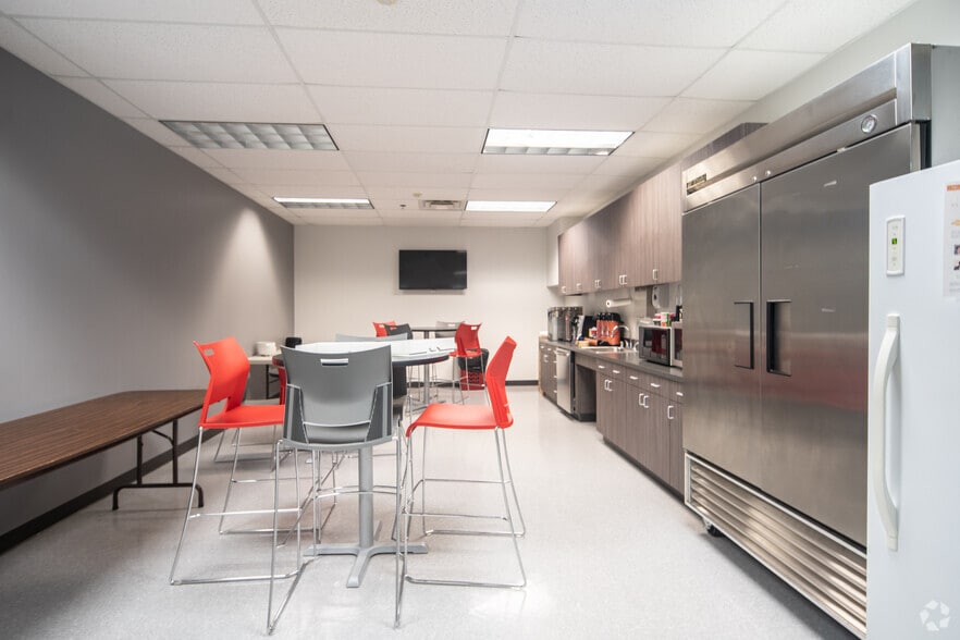 More Photos Of 2701 W Plano Pky, Plano Flex For Lease