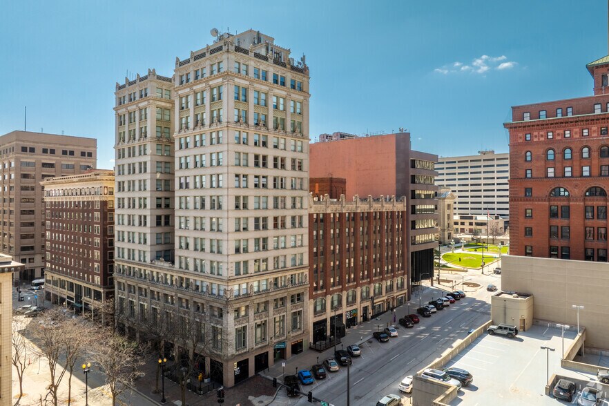 More Photos Of 1600 Farnam St, Omaha Apartments For Lease