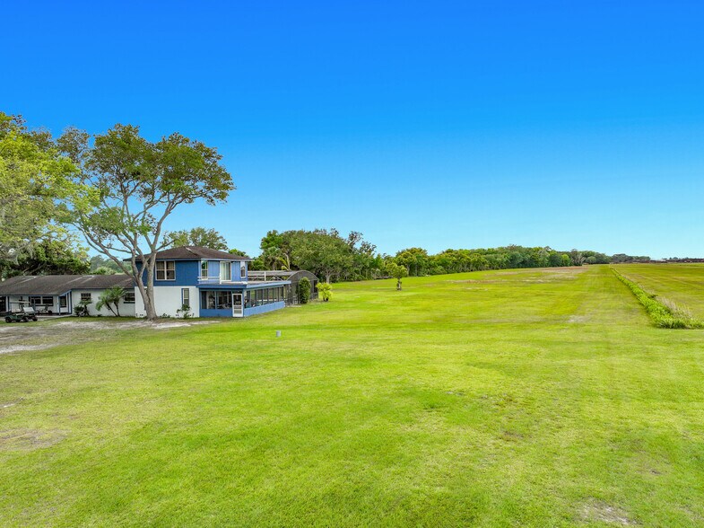 More Photos Of 7001 W Jones Ave, Mount Dora Airplane Hangar For Sale
