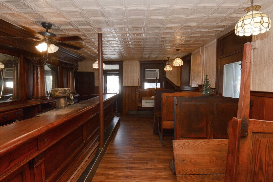 More Photos Of 101 S Main St, Richlandtown Restaurant For Sale