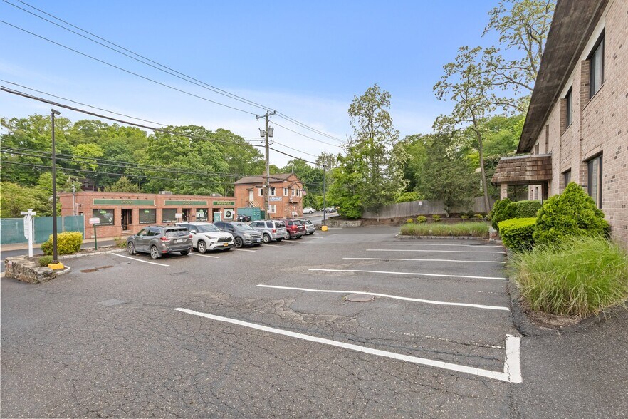 More Photos Of 7 Riversville Rd, Greenwich Medical For Lease